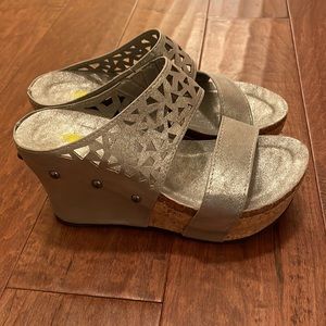 Volatile Wedges. Silver. Size 7